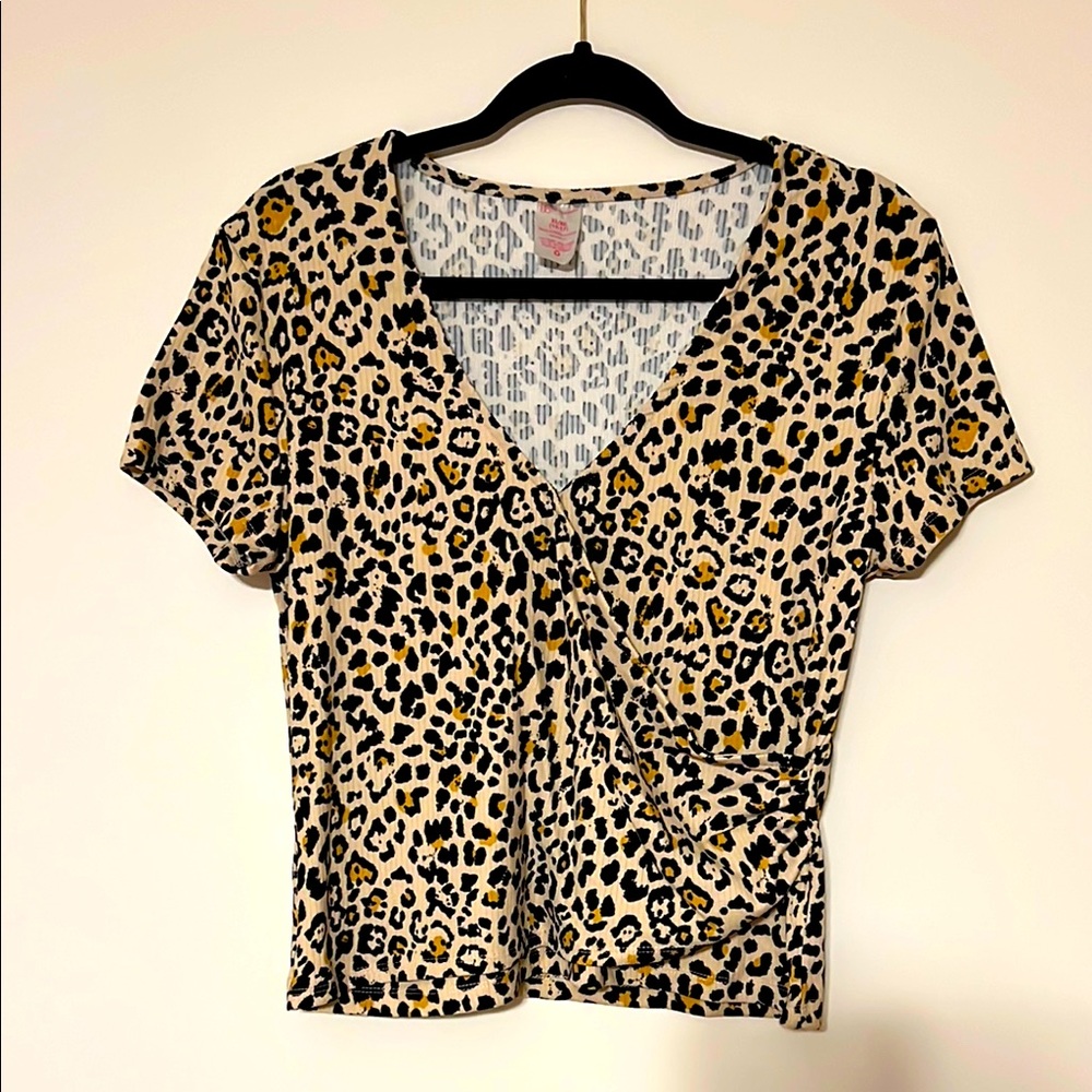 Leopard Print V Neck Wrap Top. Size XL, runs S to M. Spandex. NWOT.